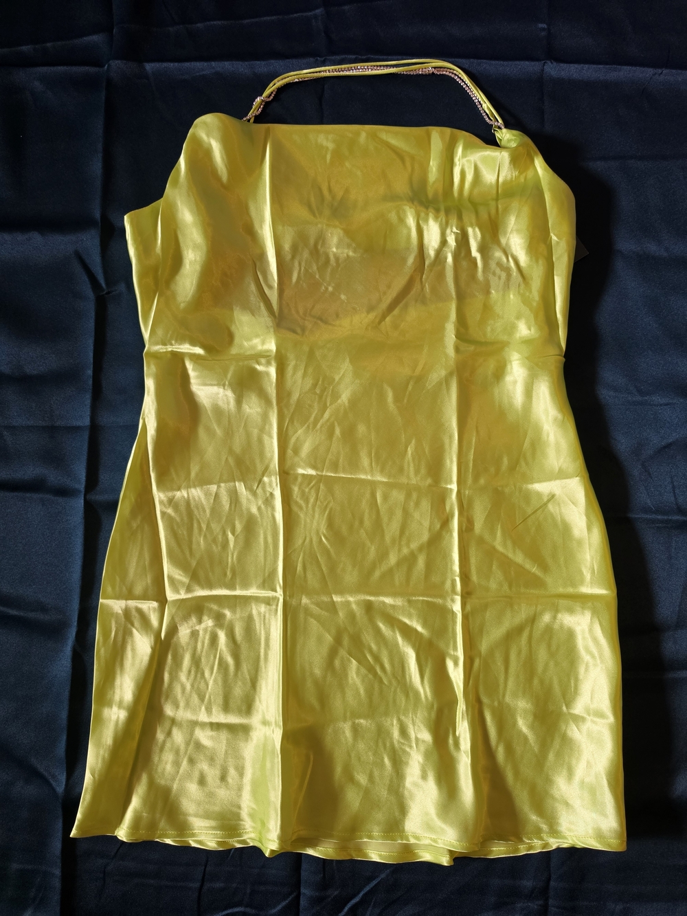 vibrant lime green satin mini dress
Wild Fable
delicate silver chain strap.
